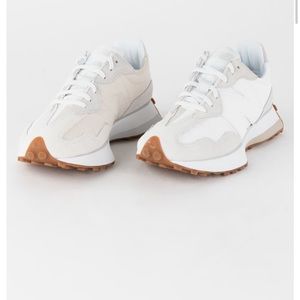 NWT new balance 327 sneakers. Size 7.
